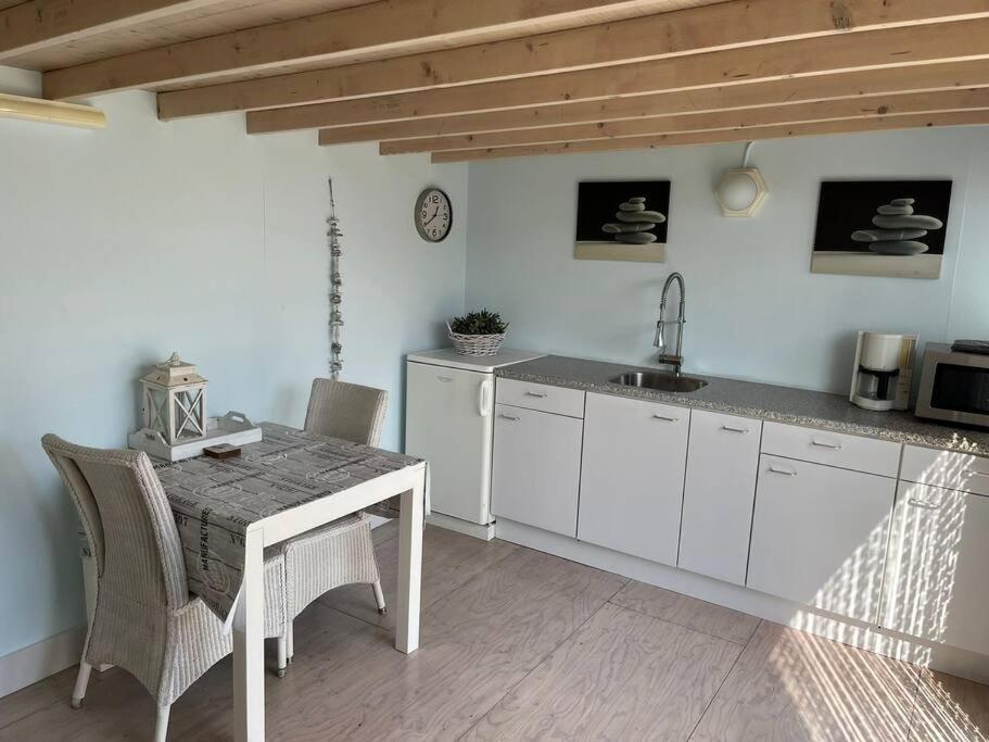 Chalet + Tiny House Nabij Strand Petten Exterior photo